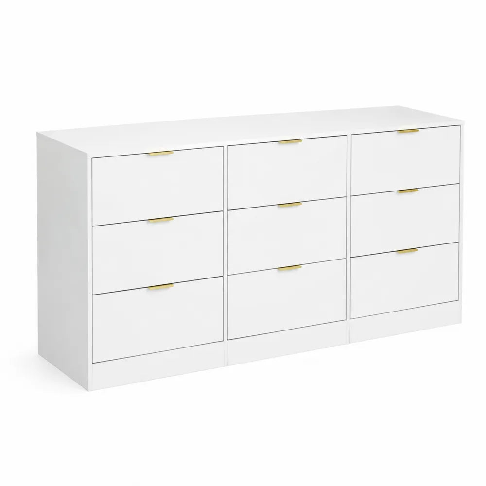 Biała komoda z płyt MDF z metalowymi uchwytami